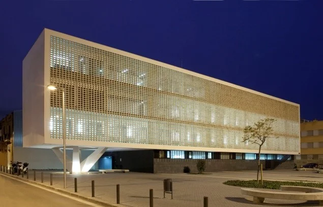 NOUVELLE
																CONSTRUCTION DU CENTRE D'ASSISTANCE PRIMAIRE PROGRES-RAVAL A
																BADALONA (REGION DU BARCELONES)